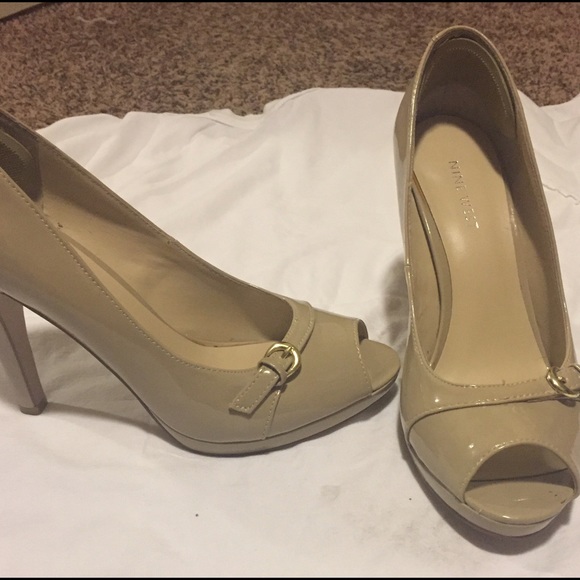 Nude Nine West peep toe heels size 8.5