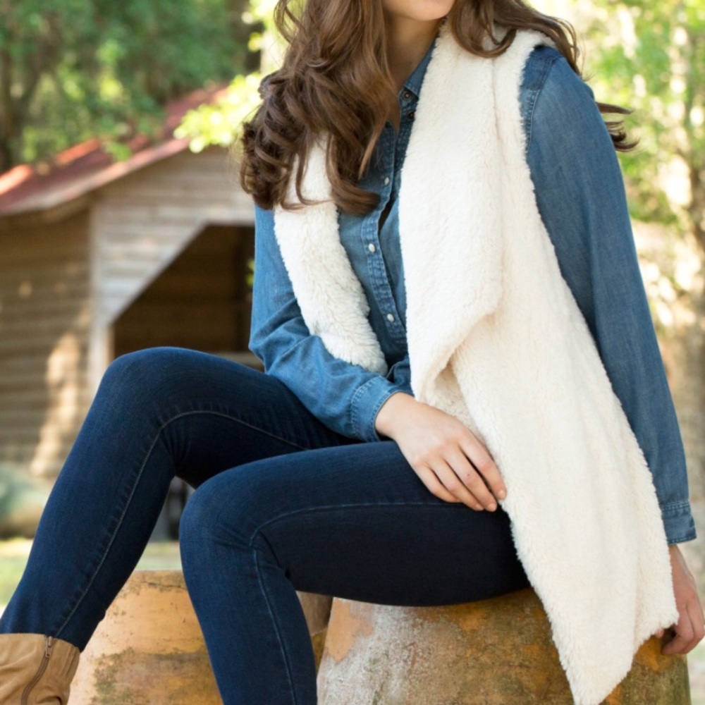 Faux sheepskin vest❕