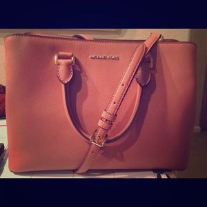 🔥💯 BRAND NEW‼️Make a statement w. Michael Kors🔥