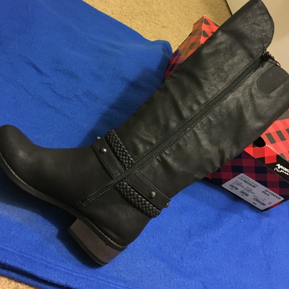 BRAND NEW black boots!! - Picture 3 of 4