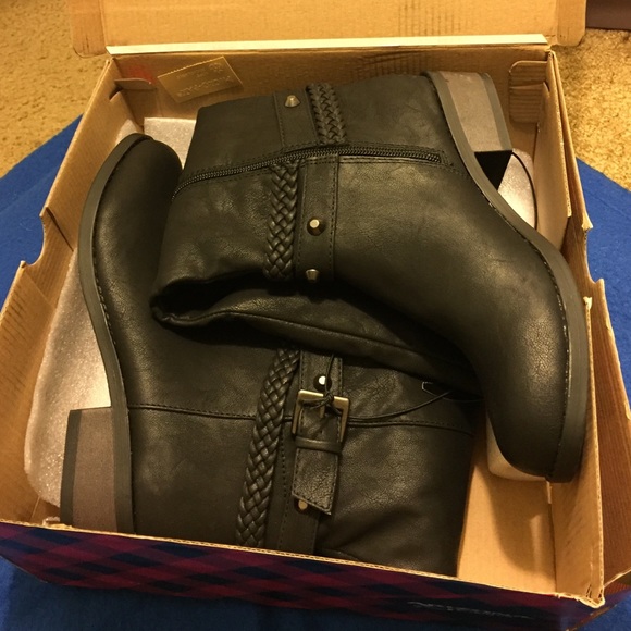 BRAND NEW black boots!! - Picture 4 of 4