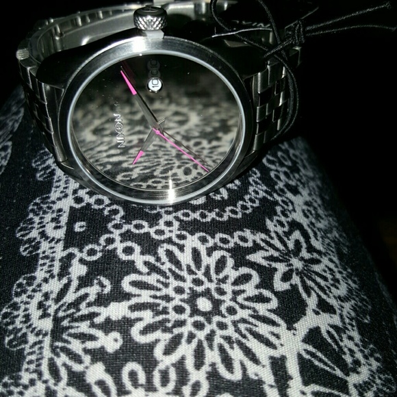 NIXON BULLET