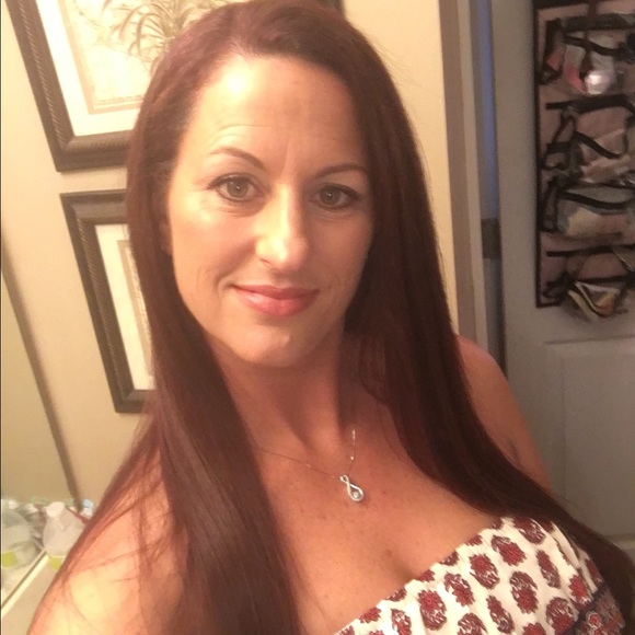 Meet your Posher, Danielle - Picture 1 of 1