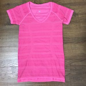Lululemon pink Top 👚👚👚👚