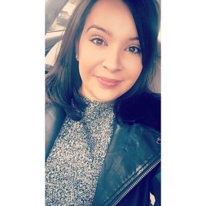 Meet your Posher, Carolina