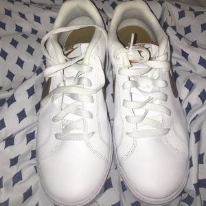 Nike white and gold low tops!!