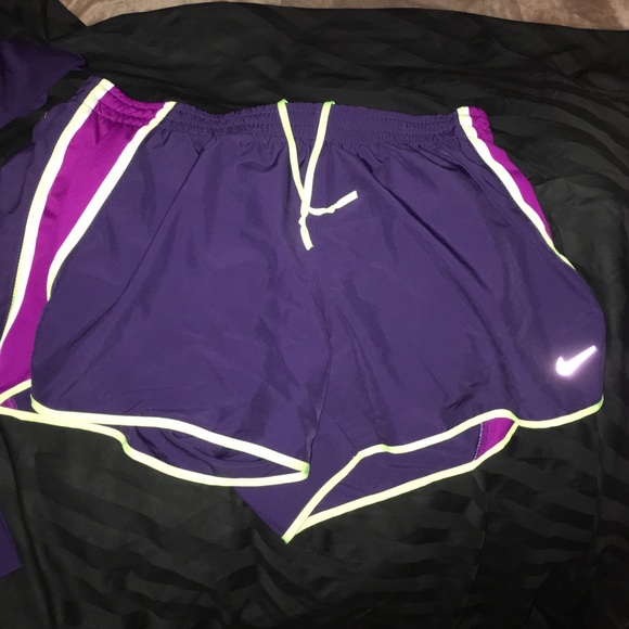 Running 🏃🏾 shorts. Nike dri-fit.