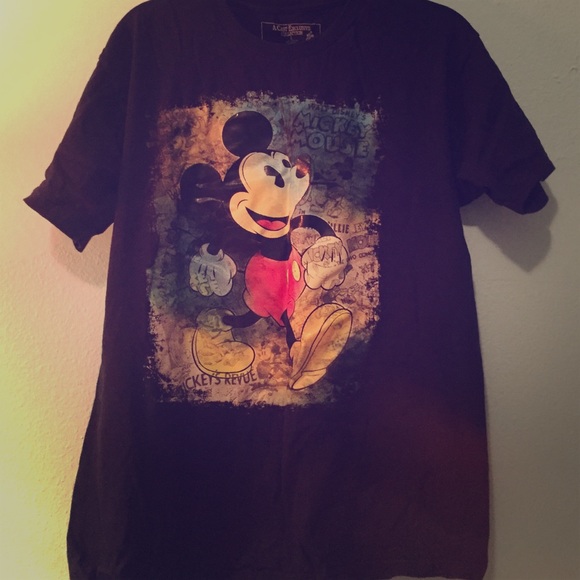CAST MEMBER EXCLUSIVE DISNEY TEE