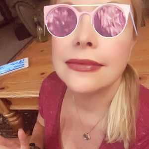 Meet your Posher, Lora