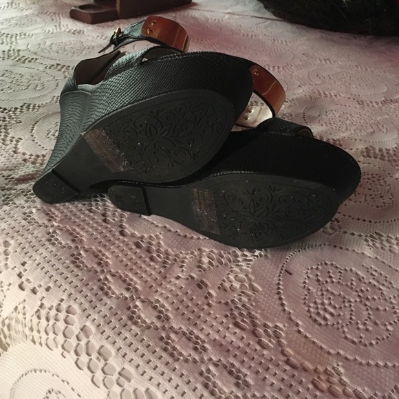 Shoes - Picture 3 of 3