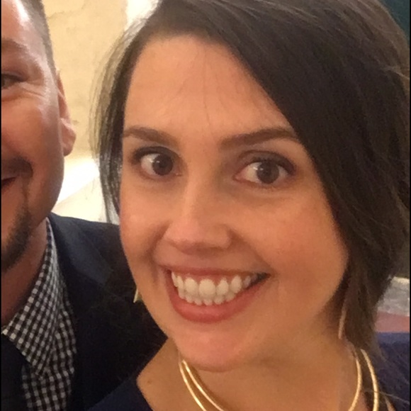 Meet your Posher, Abbey - Picture 2 of 2