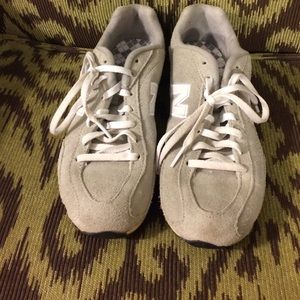 Grey New Balance Tennis Shoes