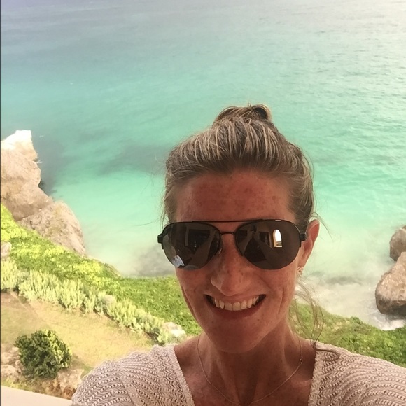 Meet your Posher, Erin - Picture 1 of 1