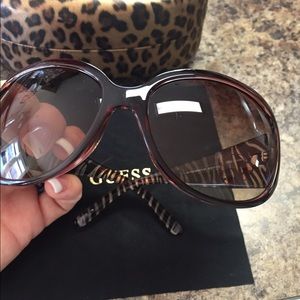 🎀GUESS SUNGLASSES 🎀Brand new