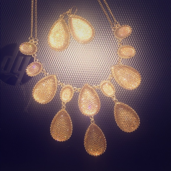 Formal gold hanging necklace & earring set
