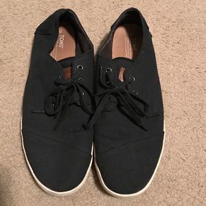 Men's black toms