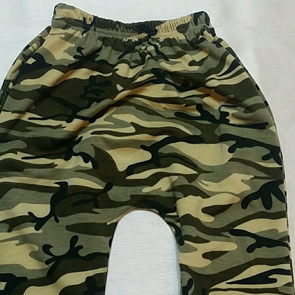 NWT. Camo Harem pants. Kids - Picture 2 of 4