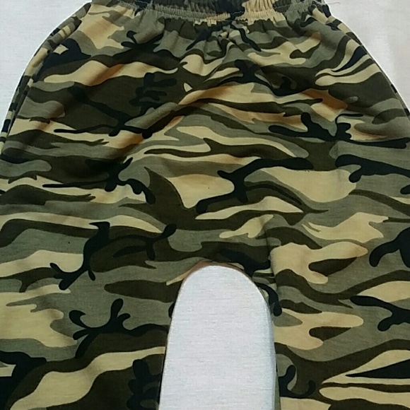 NWT. Camo Harem pants. Kids - Picture 4 of 4