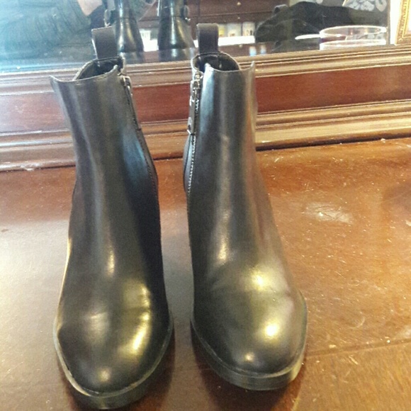 Woman's Ankle Booties