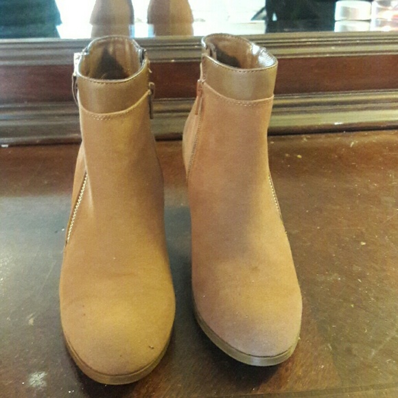 Woman's Suede Ankle Booties