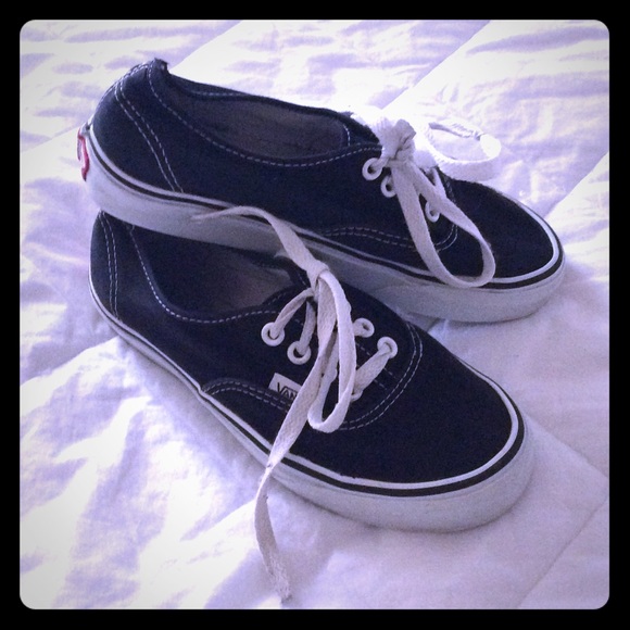 Well loved!! Vans classic style, black & white GUC