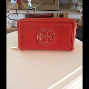 Tory Burch Bags - AUTHENTIC ORANGE TORY BURCH ZIP AROUND WALLET👠👓 Tory Burch Bags - AUTHENTIC ORANGE TORY BURCH ZIP AROUND WALLET👠👓