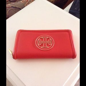 Tory Burch Bags - AUTHENTIC ORANGE TORY BURCH ZIP AROUND WALLET👠👓 Tory Burch Bags - AUTHENTIC ORANGE TORY BURCH ZIP AROUND WALLET👠👓