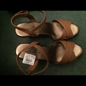 Size 8 1/2 Montego Bay Club wedges