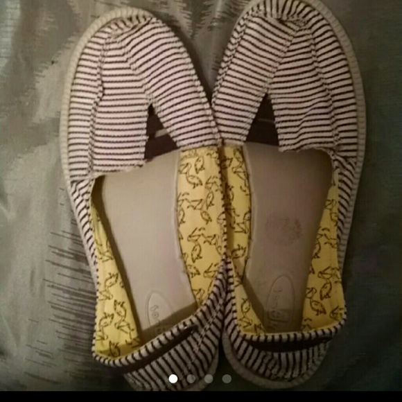 Sanuks slip ons