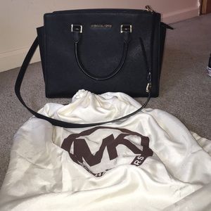 Micheal Kors purse