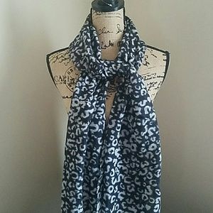 NWT Women's TRUE religion Scarf