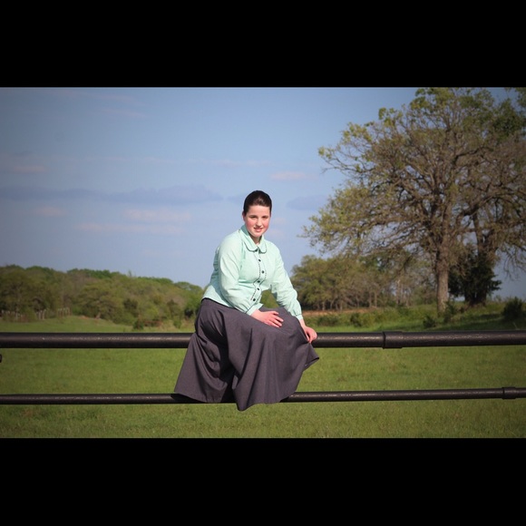 Meet your Posher, Tiffany - Picture 3 of 5