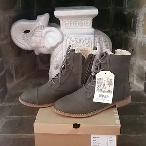 TOMS Alpha Boot - Olive - Size 8