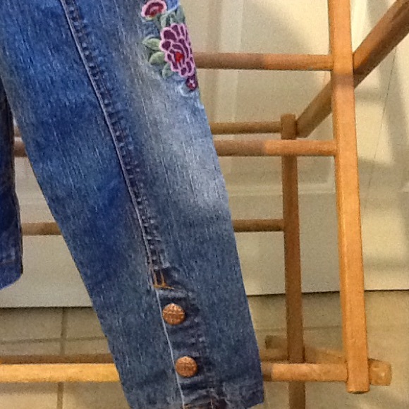 Cute Embroidered Jean Jacket Size Small - Picture 4 of 4