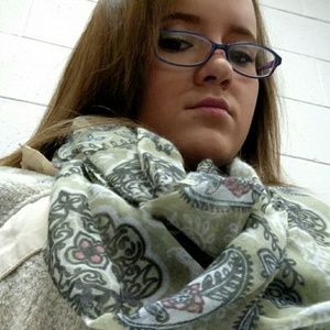 Meet your Posher, Courtney