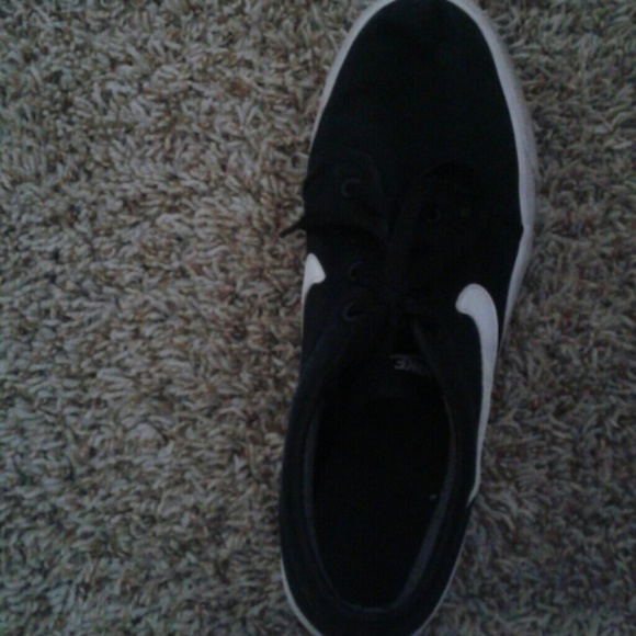 Nike Shoes - Picture 2 of 3