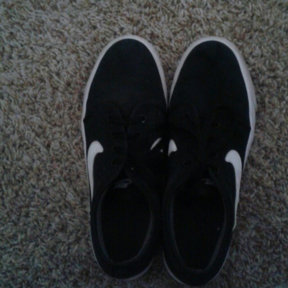 Nike Shoes - Picture 3 of 3