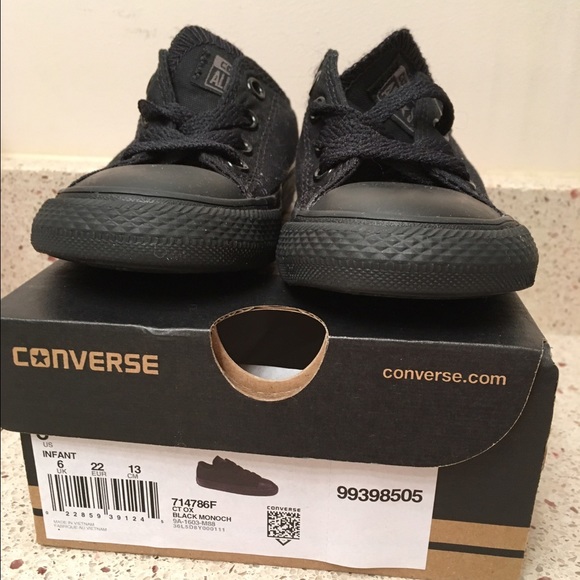 Toddler converse size 6 NEVER WORN