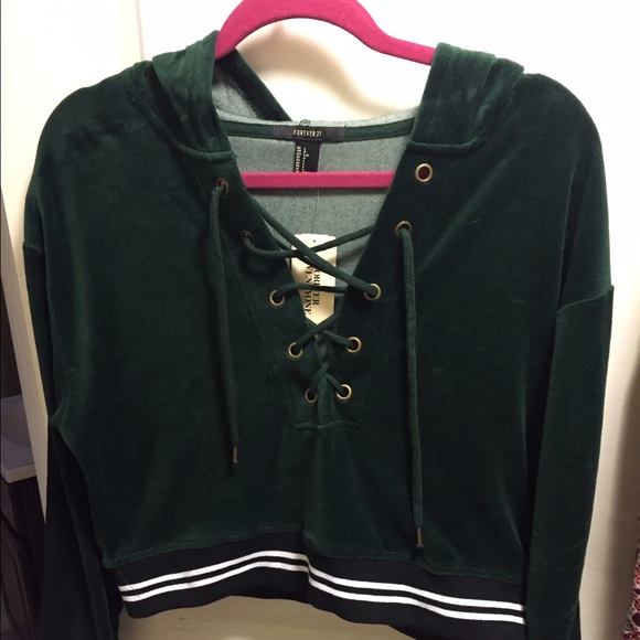 Never  worn crop velvet sweater. Tags till on.