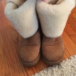 Tall Chestnut Bailey Button Uggs