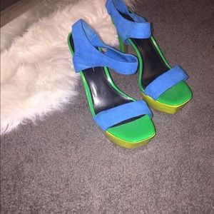 Jessica Simpsons heels