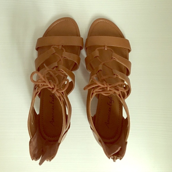 American eagle 🦅 tan brown sandals size 8 half