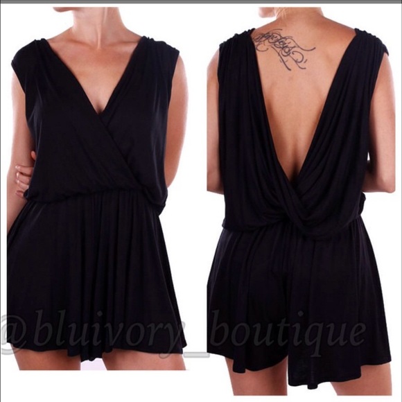 Last small 🖤Open back romper