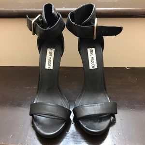 Steve Madden black simple strap heel