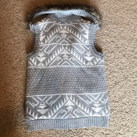 Gray and White Sweater Vest with Fur Collar - Picture 2 of 4