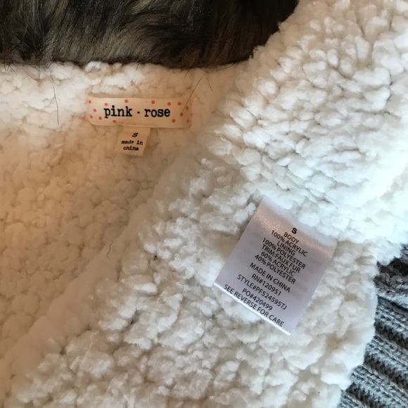 Gray and White Sweater Vest with Fur Collar - Picture 4 of 4