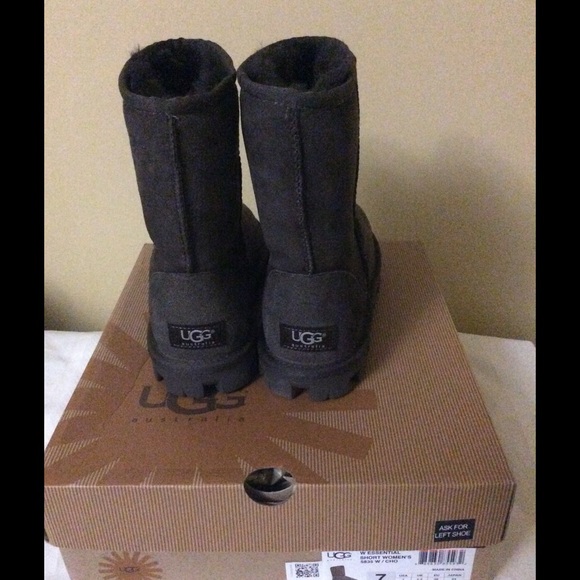 ❌SOLD❌ UGG Essential Short Booties - Picture 3 of 4