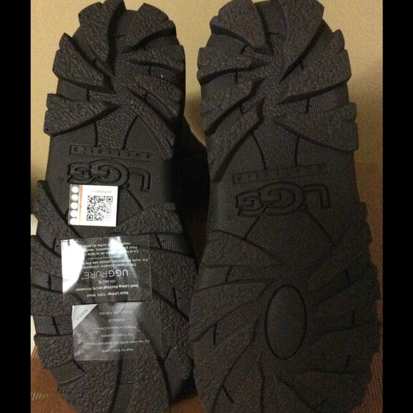 ❌SOLD❌ UGG Essential Short Booties - Picture 4 of 4