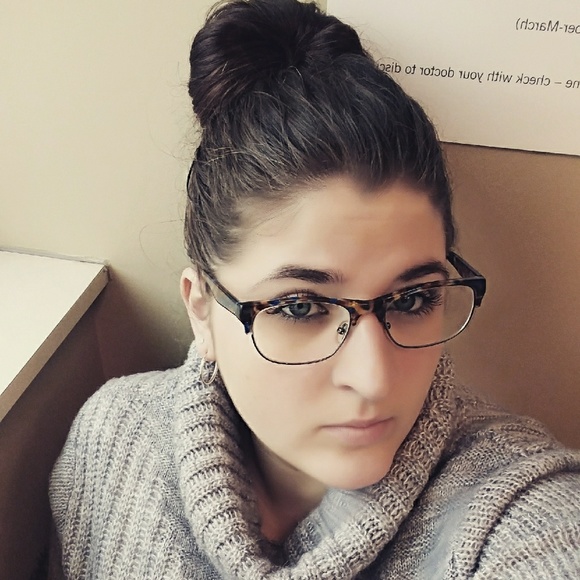 Meet your Posher, Danielle - Picture 1 of 1