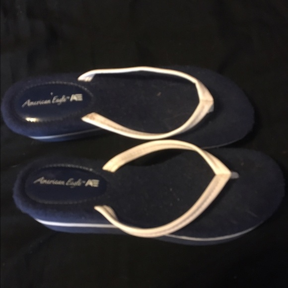 American Eagle flip flops size 6 1/2.